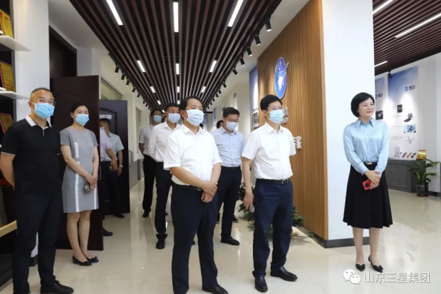 省工商聯(lián)副主席、省總商會(huì )副會(huì )長(cháng)郭建禮來(lái)山東三星集團調研