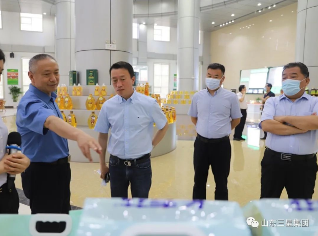 黑龍江省齊齊哈爾市糧食局黨組書(shū)記、局長(cháng)周建宇來(lái)山東三星集團參觀(guān)調研