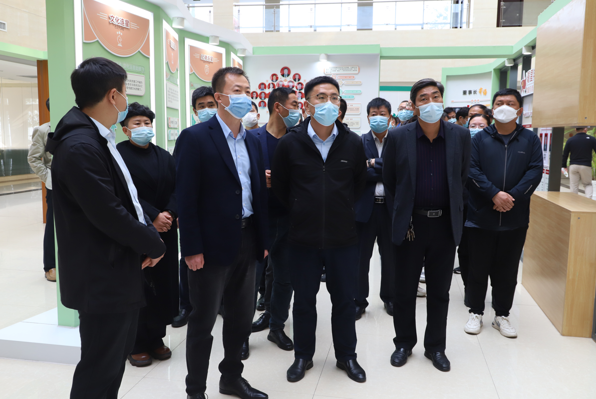 鄒平市兩新黨組織書(shū)記示范培訓班學(xué)員來(lái)山東三星集團考察學(xué)習