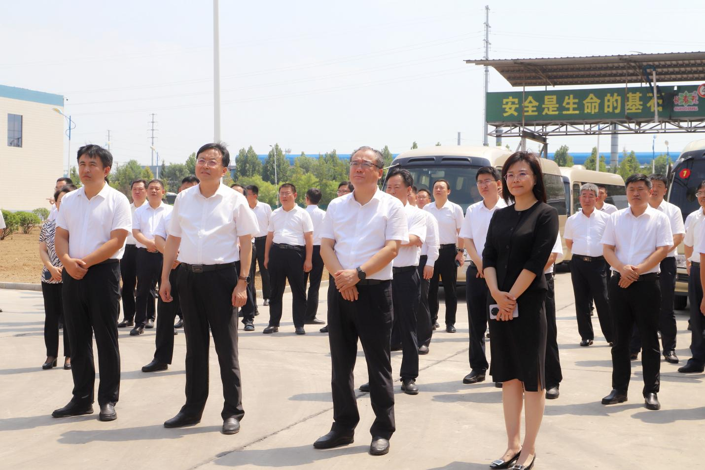 鄒平市黨建統領(lǐng)經(jīng)濟社會(huì )高質(zhì)量發(fā)展現場(chǎng)觀(guān)摩會(huì )與會(huì )領(lǐng)導來(lái)山東三星集團觀(guān)摩指導