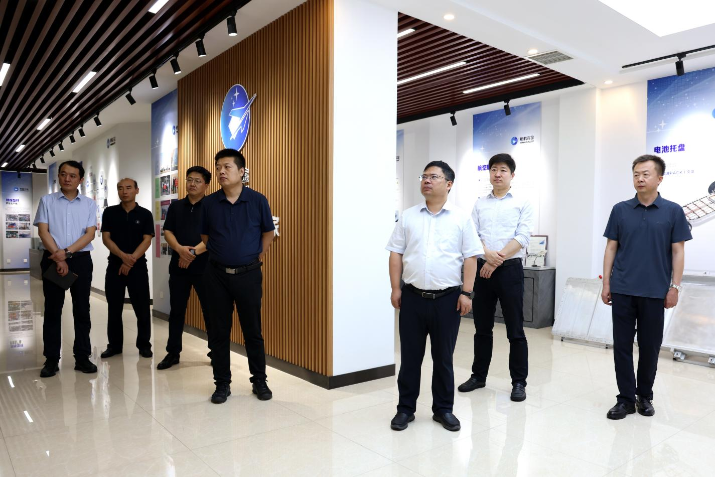 中國鐵建電氣化局集團軌道交通器材有限公司黨委書(shū)記、執行董事劉如久一行來(lái)山東三星集團考察