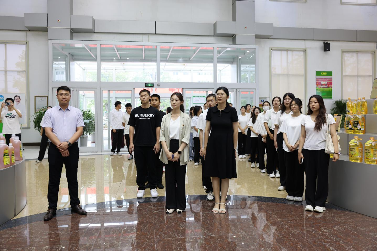 鄒平市2024年暑期大學(xué)生“返家鄉”社會(huì )實(shí)踐活動(dòng)走進(jìn)山東三星集團