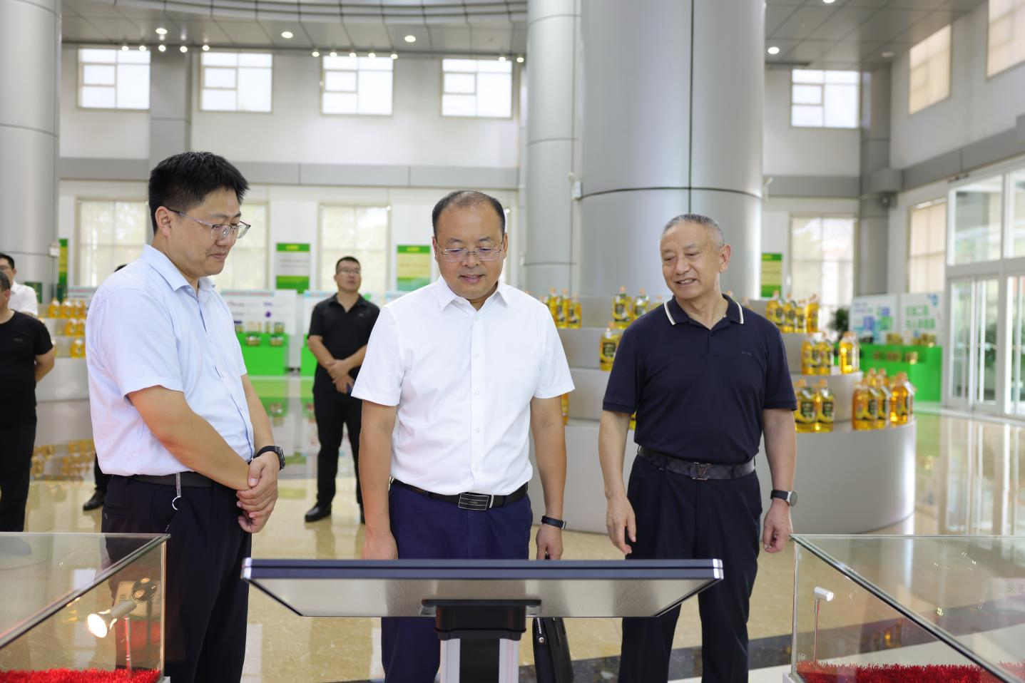 鄒平市委常委、副市長(cháng)提名人選王強帶隊來(lái)山東三星集團調研