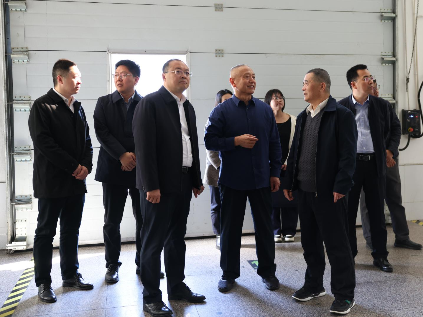 濱州市政府研究室副主任蔡新卿一行來(lái)山東三星集團調研