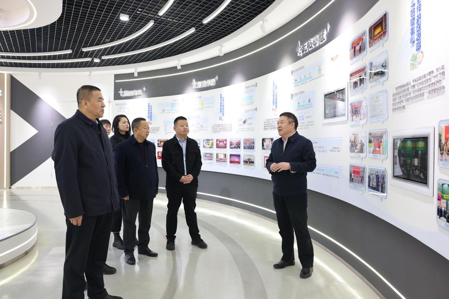 山東省健康促進(jìn)與教育學(xué)會(huì )會(huì )長(cháng)彭春雷一行來(lái)山東三星集團調研交流