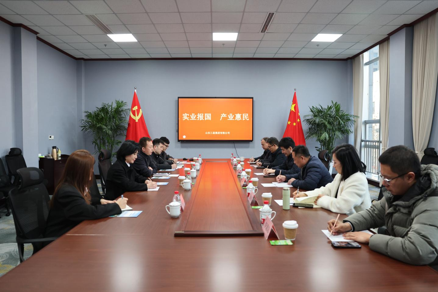 山東理工大學(xué)副校長(cháng)陳靖一行來(lái)山東三星集團參觀(guān)交流