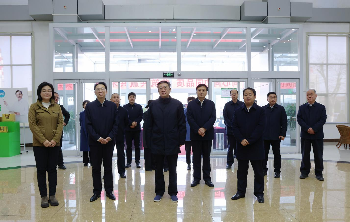 山東省委統戰部副部長(cháng)、省工商聯(lián)黨組書(shū)記、常務(wù)副主席張?chǎng)H來(lái)山東三星集團調研
