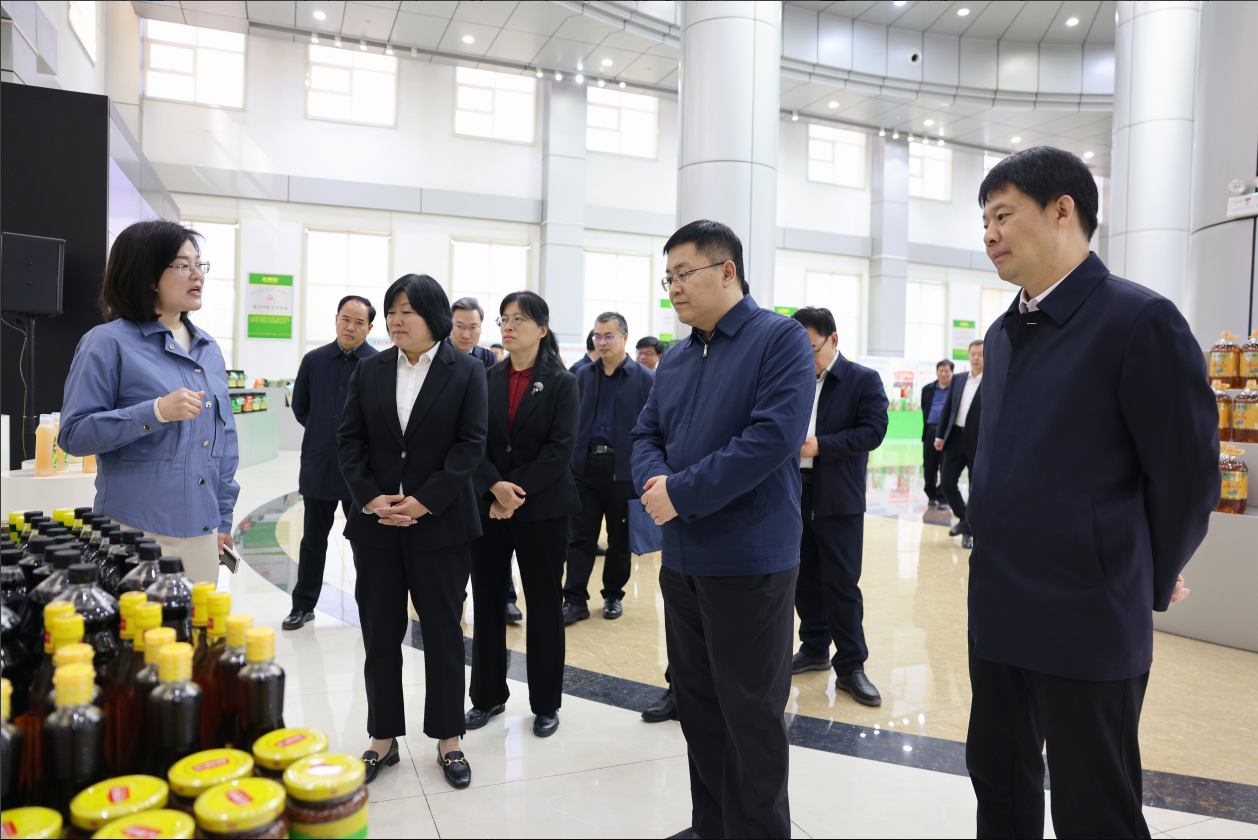 濱州市“首批國家互聯(lián)網(wǎng)信息辦公室網(wǎng)絡(luò )立法聯(lián)系點(diǎn)”建設推進(jìn)會(huì )議與會(huì )領(lǐng)導來(lái)山東三星集團調研