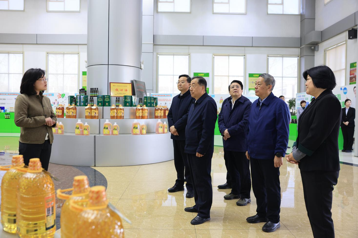 山東省人大常委會(huì )副主任、黨組副書(shū)記孫立成來(lái)山東三星集團調研