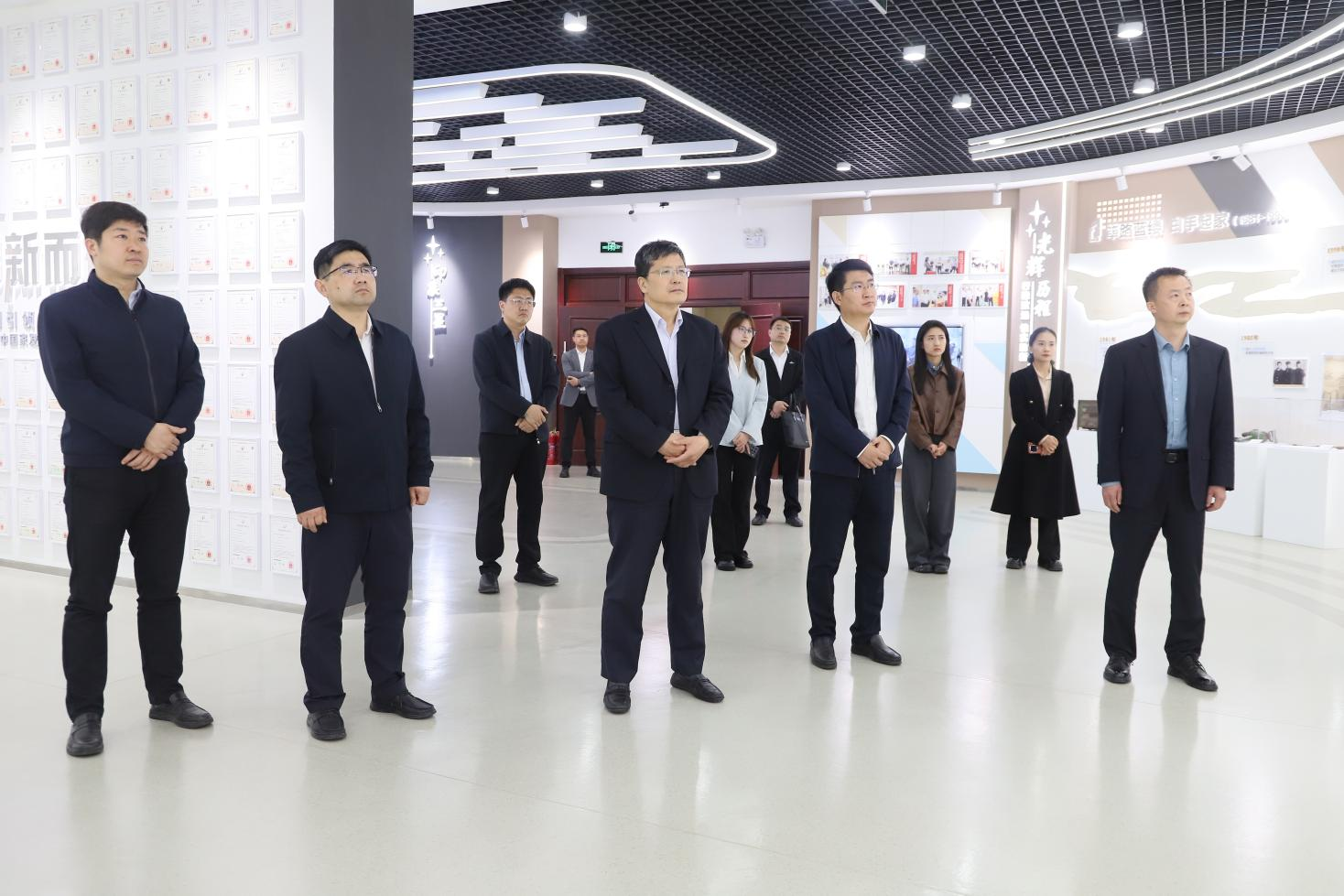 濱州市委市直機關(guān)工委副書(shū)記、三級調研員張榮堂帶隊來(lái)山東三星集團調研