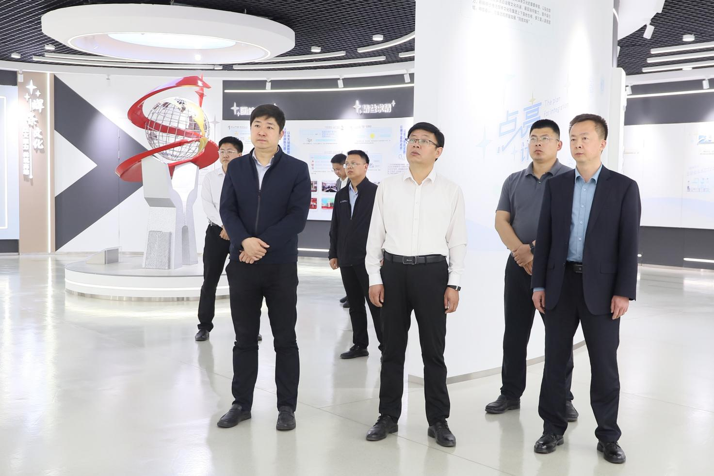 鄒平市委社會(huì )工作部部長(cháng)、市委“兩新”工委書(shū)記李偉來(lái)山東三星集團調研