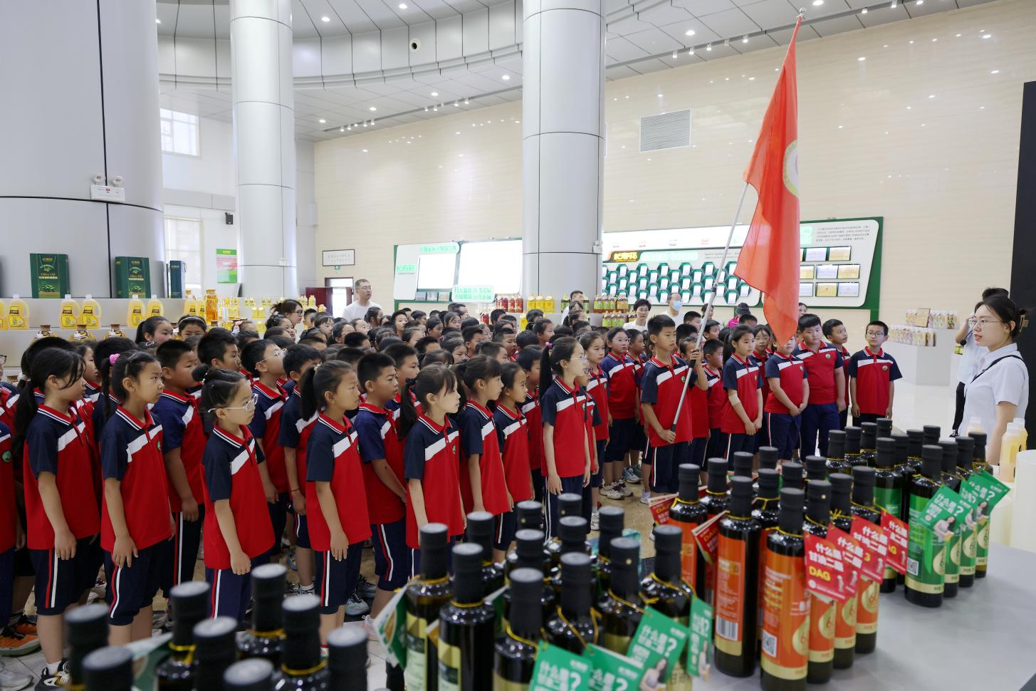 韓店中心小學(xué)師生走進(jìn)三星集團開(kāi)展實(shí)踐教育活動(dòng)