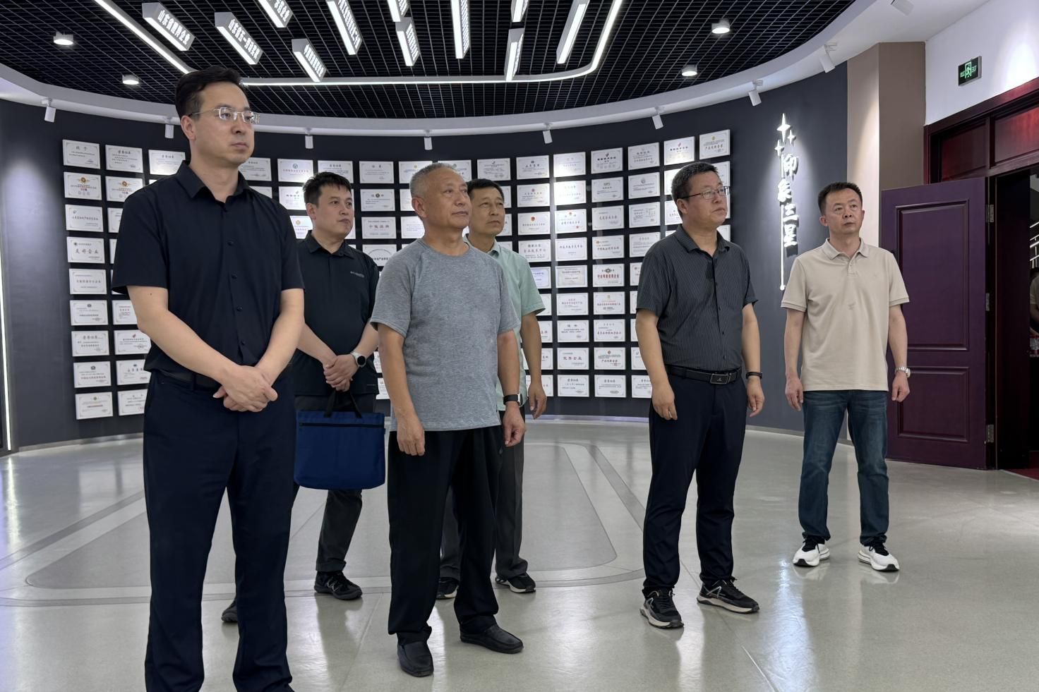 通遼市科爾沁區委副書(shū)記、政府區長(cháng)金樹(shù)國來(lái)山東三星集團考察