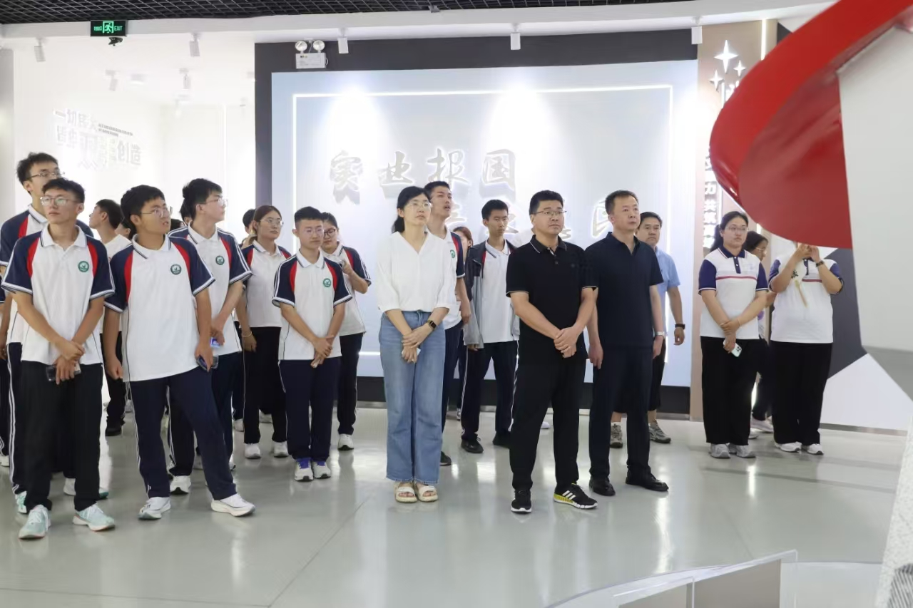 鄒平市2025 年“家鄉印記 夢(mèng)想啟航”——高三優(yōu)秀師生看家鄉主題教育活動(dòng)走進(jìn)山東三星集團