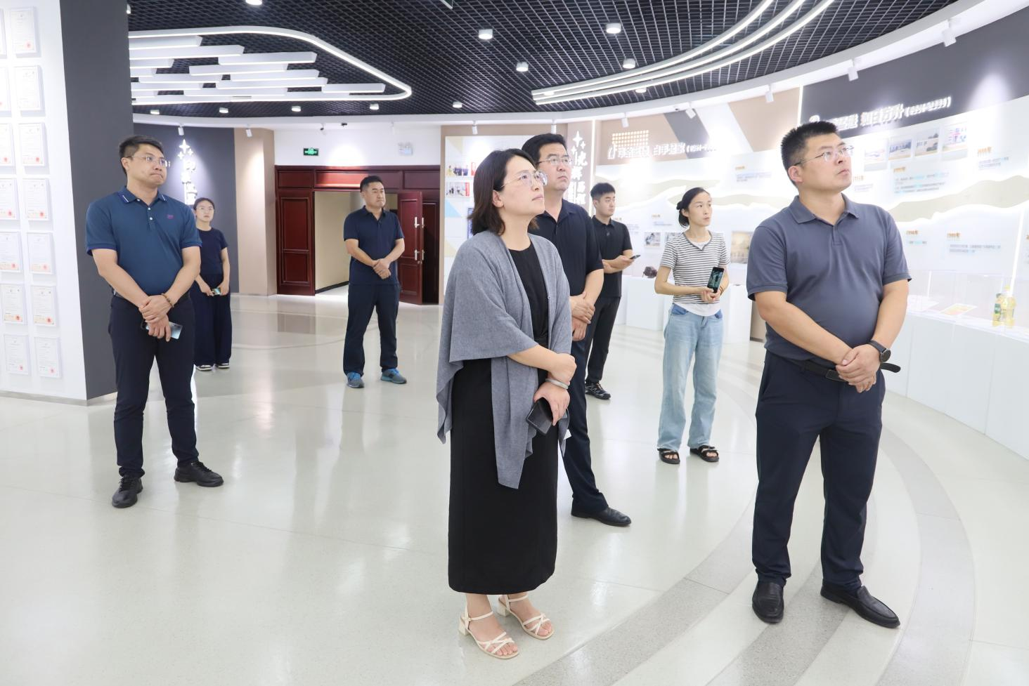 濟陽(yáng)區委社會(huì )工作部來(lái)山東三星集團參觀(guān)交流