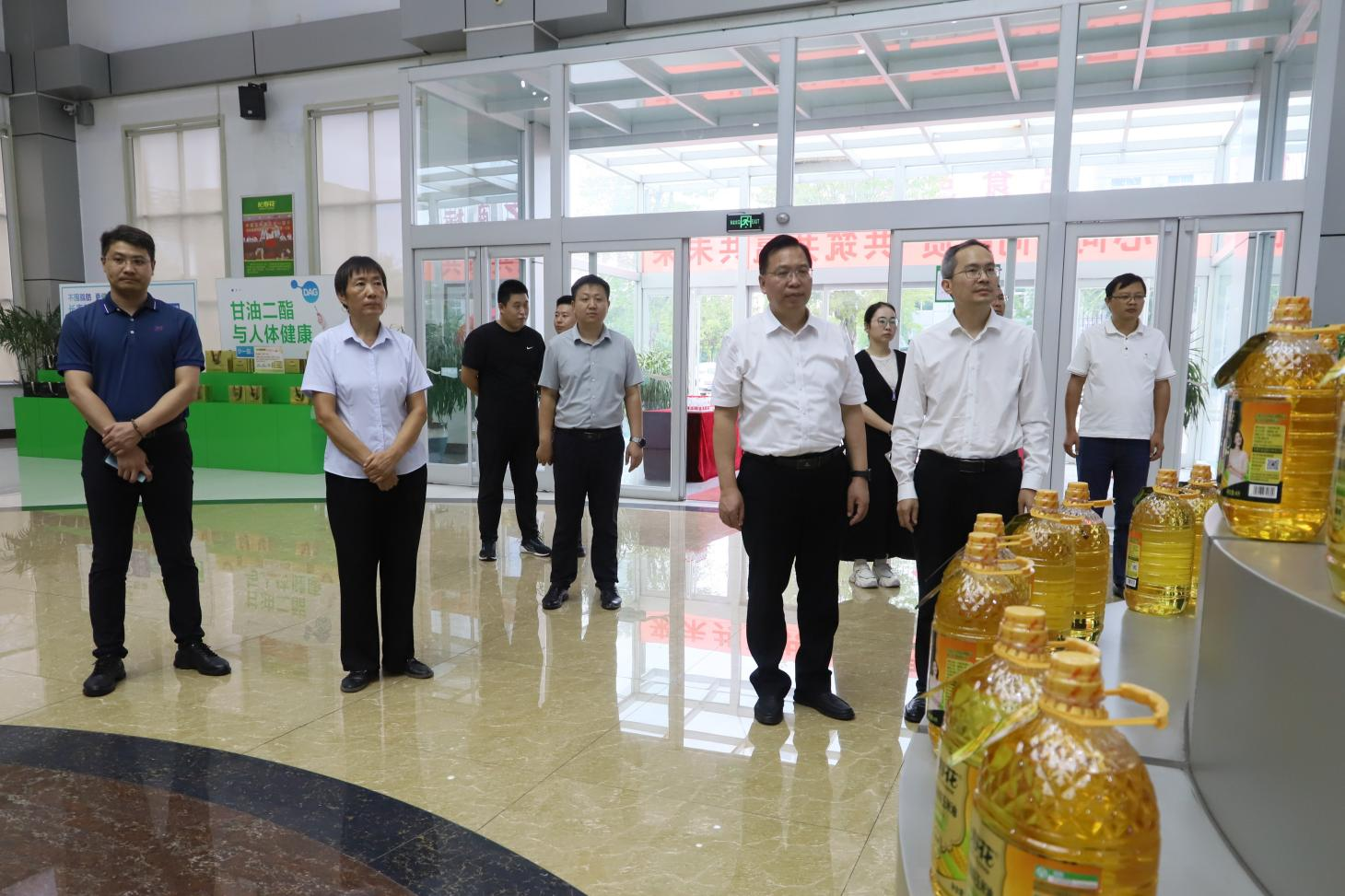 安徽糧食工程職業(yè)學(xué)院黨委副書(shū)記、院長(cháng)武杰一行來(lái)山東三星集團參觀(guān)交流