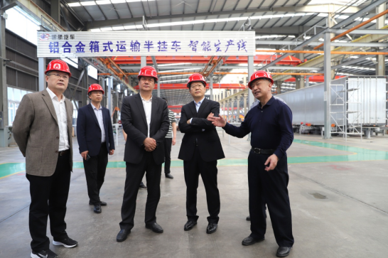 濱州市副市長(cháng)李逢章一行來(lái)山東三星集團參觀(guān)調研