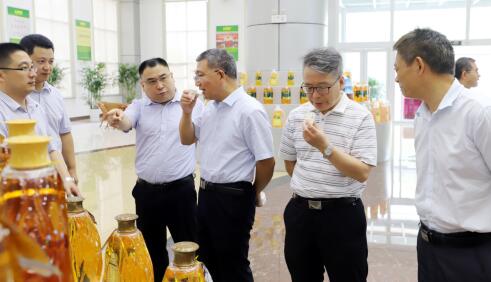 中國糧食經(jīng)濟雜志社社長(cháng)、主編李福君來(lái)山東三星集團調研