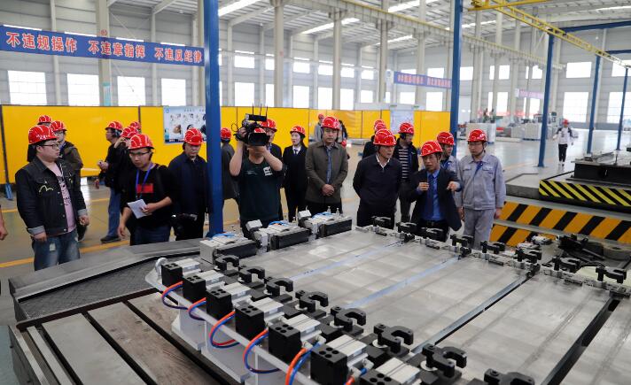 世界高端鋁業(yè)峰會(huì )?2019高端媒體濱州鋁業(yè)行采訪(fǎng)團走進(jìn)裕航合金